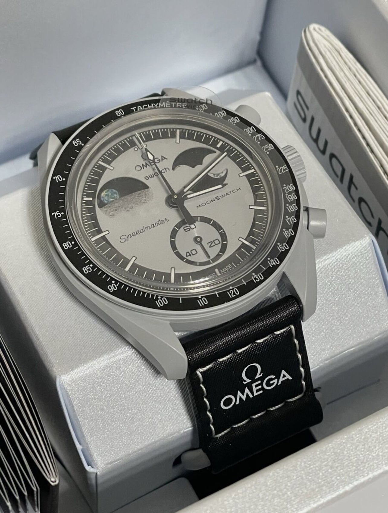 MOONSWATCH MISSION TO EARTHPHASE - SWATCH X OMEGA BIOCERAMIC