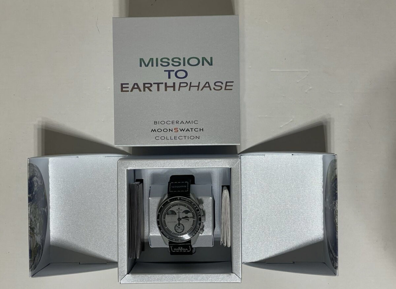 MOONSWATCH MISSION TO EARTHPHASE - SWATCH X OMEGA BIOCERAMIC