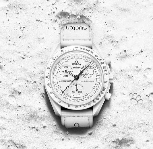 MOONSWATCH MISSION TO MOONPHASE SNOOPY - SWATCH X OMEGA BIOCERAMIC